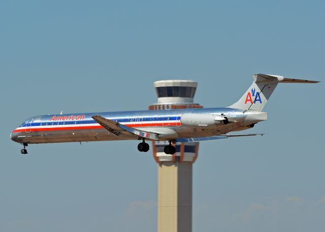 McDonnell Douglas MD-83 (N9621A)