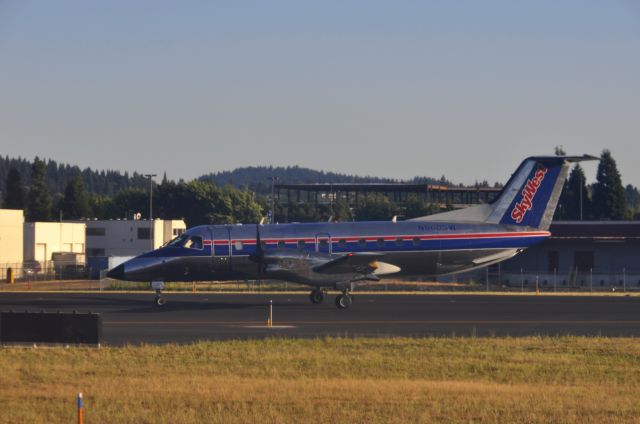 Embraer EMB-120 Brasilia (N560SW) - Skywest Embraer EMB-120 Brasilia N560SW in Portland, Oregon