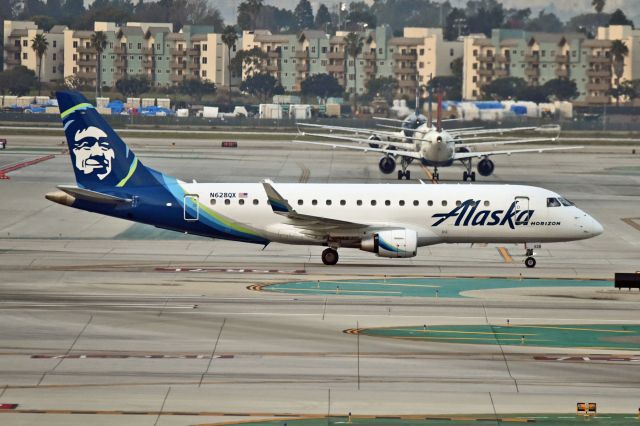 Embraer 175 (N628QX)