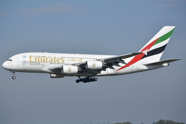 Airbus A380-800 (A6-EDU)