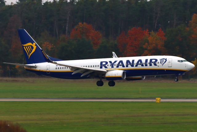 Boeing 737-800 (9H-QAN)