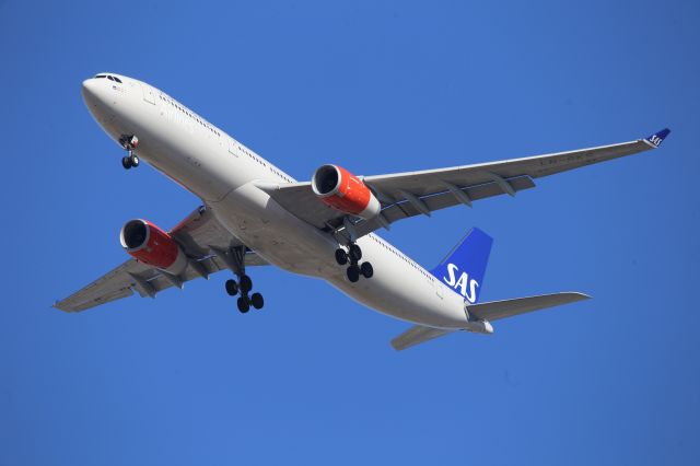 Airbus A330-300 (LN-RKS)