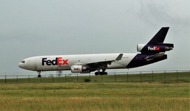 Boeing MD-11 (N591FE) - taxiing in to the cargo terminal