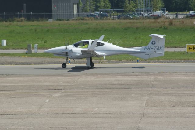 Diamond Twin Star (PH-TAK) - Private Diamand DA42 TwinStar cn42.190