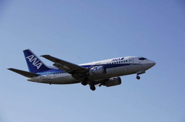 Boeing 737-500 (JA353K) - Final Approach to NRT Airport Runway 34R on 2011/12/30 ANA c/s
