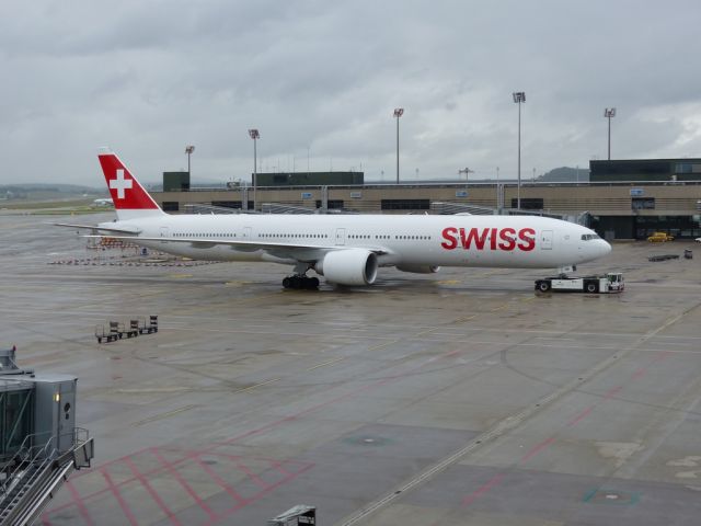 BOEING 777-300ER (HB-JNB) - Date 12/06/16 C/n 44583