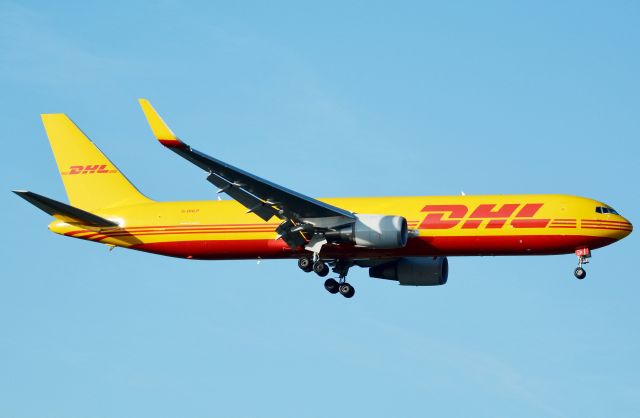 BOEING 767-300 (G-DHLP)