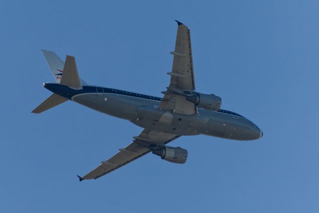 Airbus A319 (N745VJ)