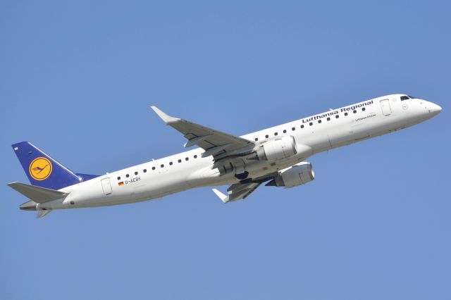Embraer ERJ-190 (D-AEBK)