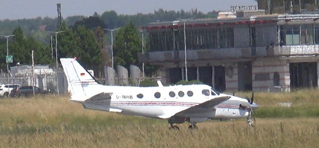 Beechcraft King Air 90 (D-IMRB) - Owner: E-Aviation