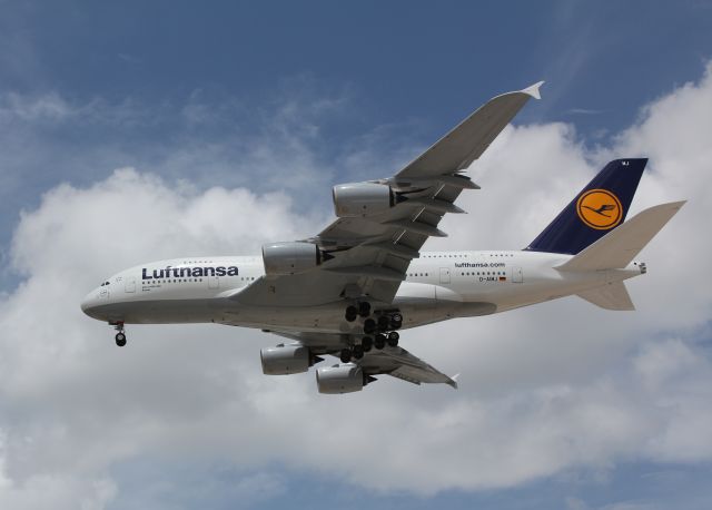 Airbus A380-800 (D-AIMJ) - Approach into 26L