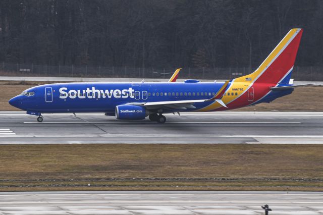Boeing 737-800 (N8678E)