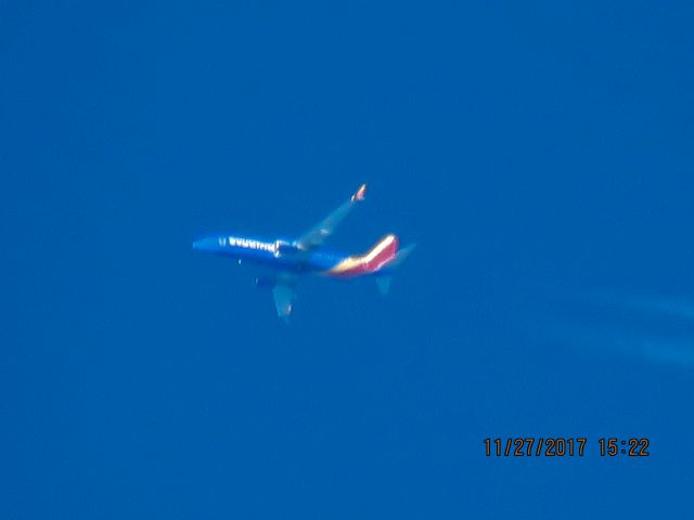 Boeing 737-800 (N8532S)