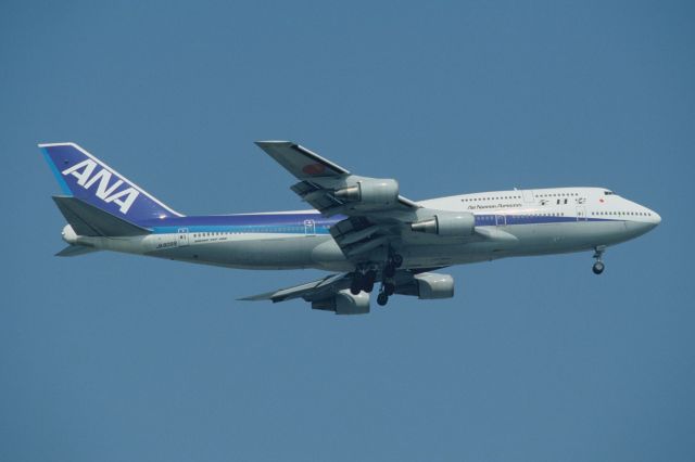 Boeing 747-400 (domestic, no winglets) (JA8099) - Final Approach to Tokyo-Haneda Intl Airport Rwy16L on 1997/09/01