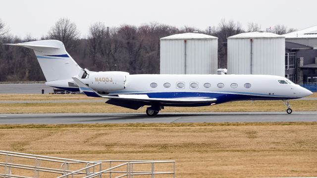 Gulfstream Aerospace Gulfstream G650 (N400J) - A Johnson & Johnson G650ER with full reverse thrust on Trenton's 24 after taking a lap in the pattern.  This aircraft had supposedly just arrived from mx in Savannah earlier in the day.