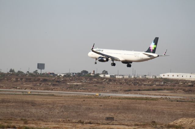 Airbus A321 (XA-VLZ) - FINAL APPROACH 27 MMTJ