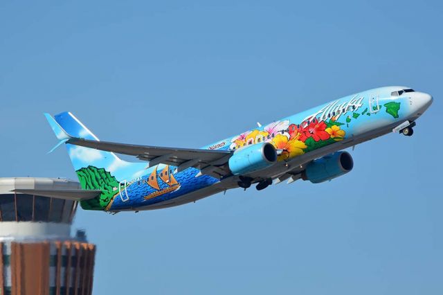 Boeing 737-800 (N560AS) - Alaska Boeing 737-890 N560AS Spirit of the Islands at Phoenix Sky Harbor on Janaury 17, 2018.