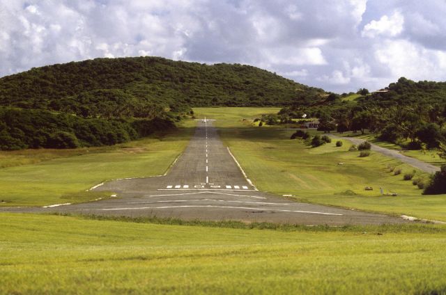 — — - Mustique Airport in 1987