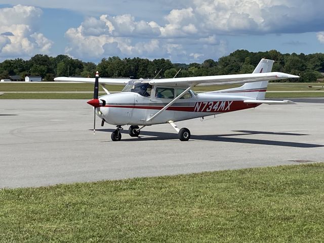 Cessna Skyhawk (N734MX) - Date Taken: September 9, 2022