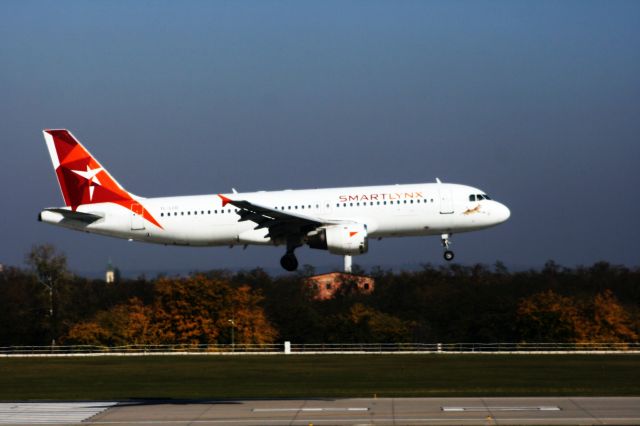 Airbus A320 (YL-LCD)