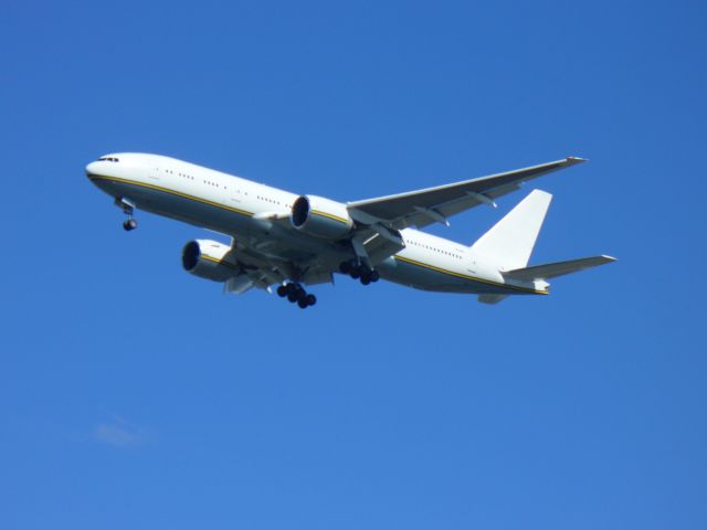 Boeing 777-200 (TR-KPR)