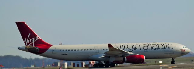 Airbus A330-300 (G-VUFO)