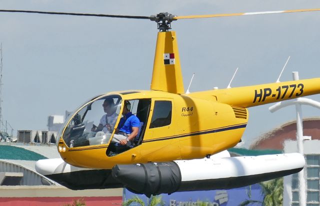 Robinson R-44 (HPA1773)