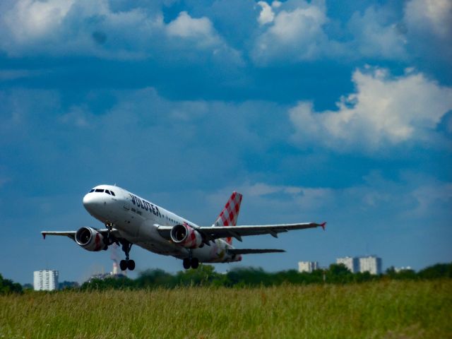 Airbus A319 (EC-NBC) - Décollage de Nantes pour Ajaccio 