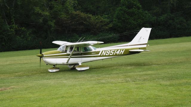 Cessna Skyhawk (N9514H) - Moontown Airport Annual Grass Field Fly-in, Sep 16, 2012