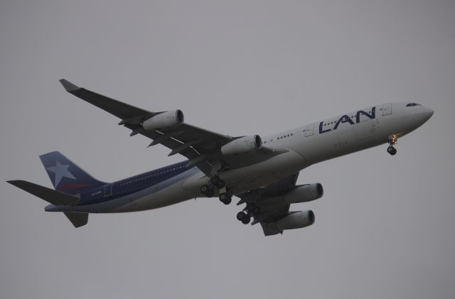 Airbus A340-300 (CC-CQA) - LANs retired a340-300 which is now replaced by the 787-8. The service would run Santiago to Auckland and then Sydney then vice versa.