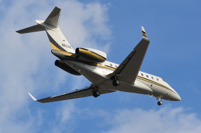 IAI Gulfstream G280 (N62AE) - AIR EAGLE LLC on final at KCLT - 10/8/18