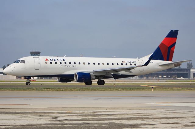 Embraer 170/175 (N634CZ)