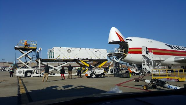 Boeing 747-400 (N402KZ)