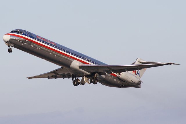 McDonnell Douglas MD-83 (N469AA)