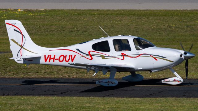 Cirrus SR-22 (VH-OUV)