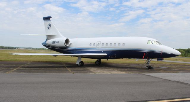 Dassault Falcon 2000 (N925PF) - A Dassault Falcon 2000EX at Boswell Field, Talladega Municipal Airport, AL, during the NASCAR GEICO 500 race - April 25, 2021.