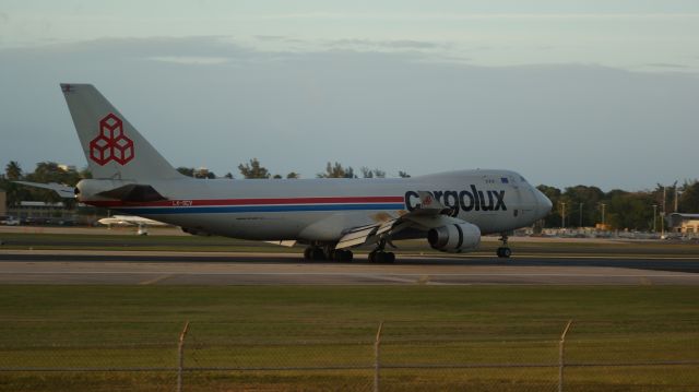 Boeing 747-400 (LX-SCV)