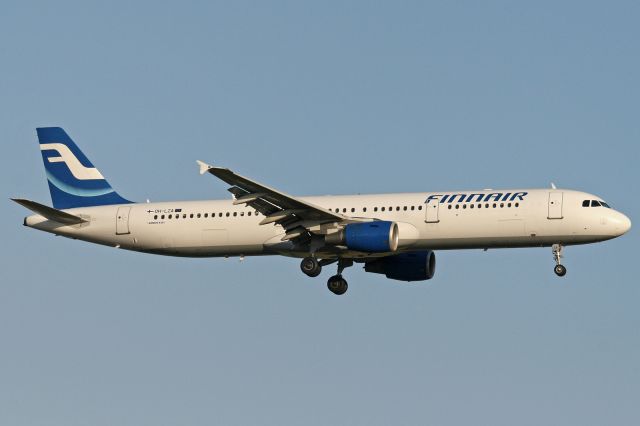 Airbus A321 (OH-LZA)