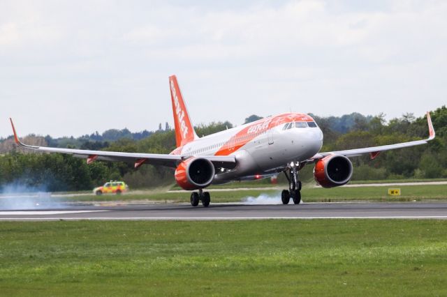 Airbus A320neo (G-UZHR) - EZY1864 arriving from Venice