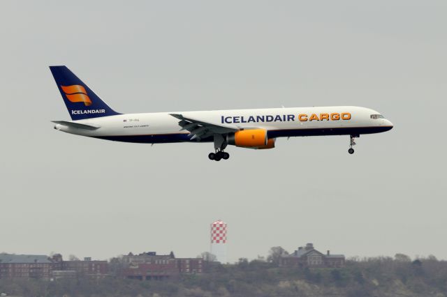 Boeing 757-200 (TF-FIG) - 'Iceair 7 Kilo Golf' arriving from Keflavik, Iceland