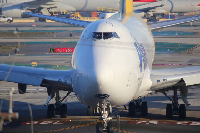 BOEING 747-8 —