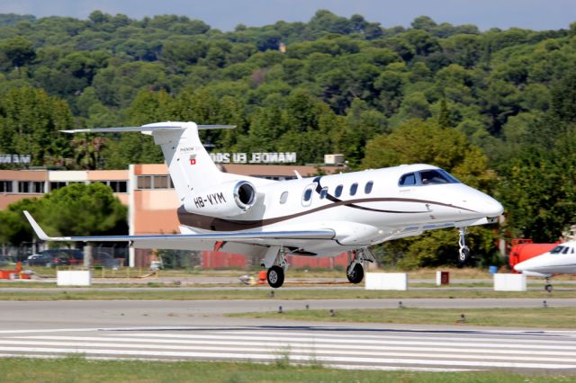 Embraer Phenom 300 (HB-VYM)