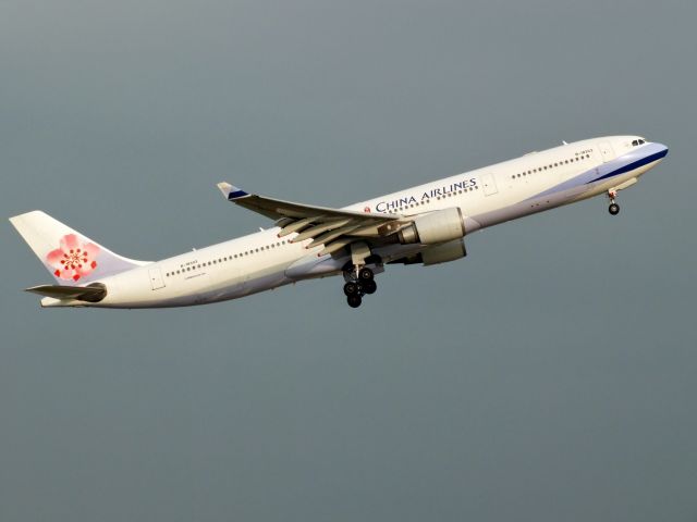 Airbus A330-300 (B-18303)