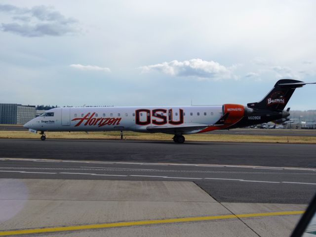 Canadair Regional Jet CRJ-700 (N609QX)