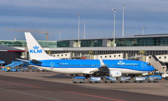 Boeing 737-800 (PH-BXA) - KLM Boeing 737-8K2(WL) PH-BXA in Amsterdam 