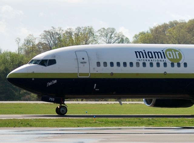 BOEING 737-400 (N732MA) - "Lois Too" taxiing at KJQF - 4/12/13