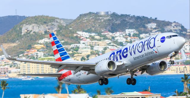 Boeing 737-800 (N838NN) - American Airlines Member of the ONE WORLD seen departing TNCM St Maarten from runaway 28 bound for the USA.br /05-07-2018