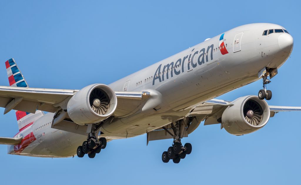 Photo of American Airlines B77W (N728AN) - FlightAware