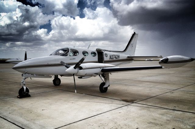 Cessna 340 (N2742H) - Cessna 340 II - Waiting on our passengers to arrive in Corpus Christi.