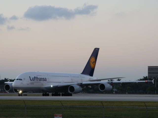 Airbus A380-800 (D-AIMA)